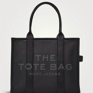 Marc Jacobs THE LEATHER LARGE TOTE BAG
Black Pebbled Leather Duffel Tote